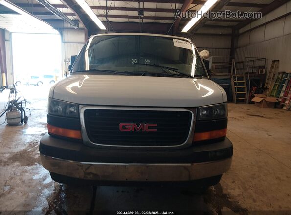 1GTW7AFF1H1906137 2017 GMC SAVANA 2500 White Widok zestawu wskaźników
