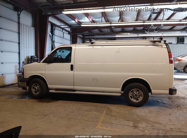 1GTW7AFF1H1906137 2017 GMC SAVANA 2500 White Widok wnętrza 360 stopni
