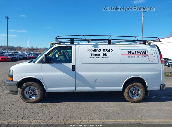 1GTW7AFF4H1104939 2017 GMC SAVANA 2500 White Панорамний вид салону 360°