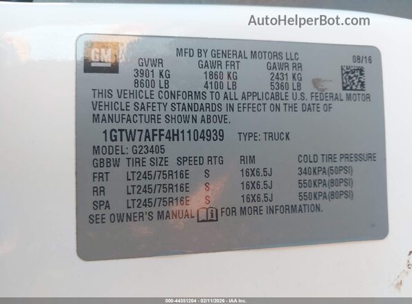 1GTW7AFF4H1104939 2017 GMC SAVANA 2500 White Вид підкапотного простору