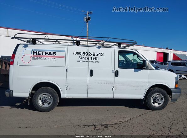 1GTW7AFF4H1104939 2017 GMC SAVANA 2500 White Вид задньої частини салону