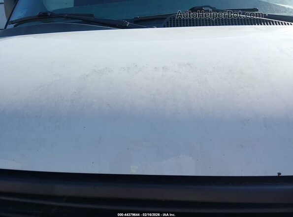 1GTW7AFF7H1338797 2017 GMC SAVANA 2500 White Widok z przodu