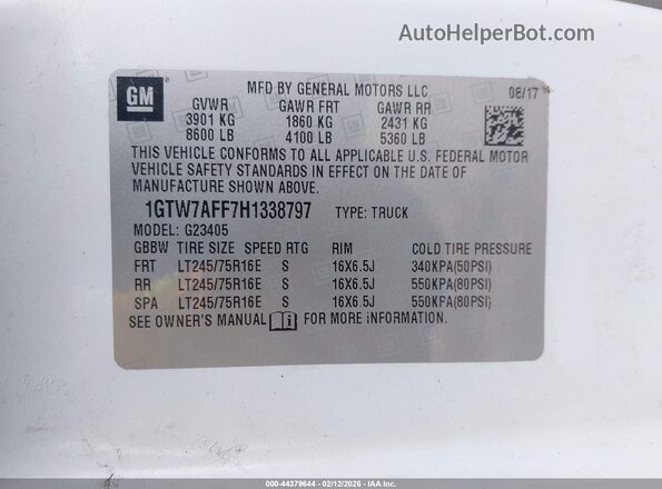 1GTW7AFF7H1338797 2017 GMC SAVANA 2500 White Widok komory silnika