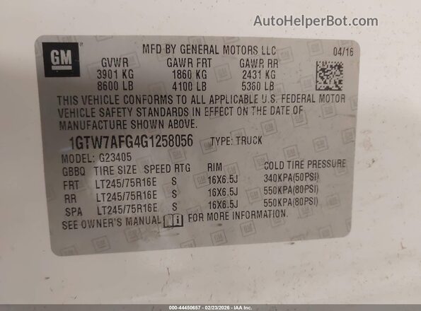 1GTW7AFG4G1258056 2016 GMC SAVANA 2500 White Widok komory silnika