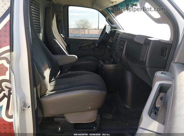 1GTW7AFG4J1214873 2018 GMC SAVANA 2500 Red წინა სალონის ხედი