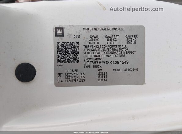 1GTW7AFG8K1294549 2019 GMC SAVANA 2500 Белый Вид подкапотного пространства