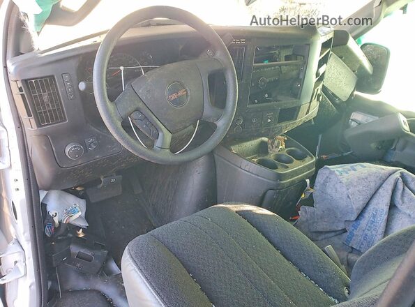 1GTW7AFP2S1237876 2025 GMC SAVANA Белый Вид панели приборов