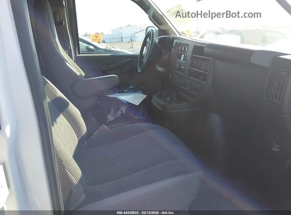 1GTW7AFP8N1156532 2022 GMC SAVANA CARGO White Вид салону спереду