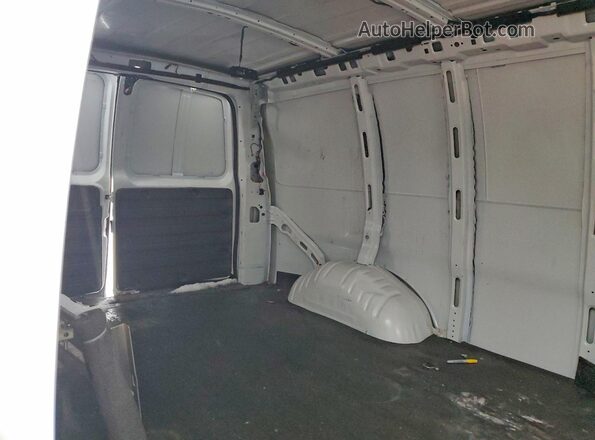 1GTW7AFP9R1277110 2024 GMC SAVANA White Вид задніх сидінь