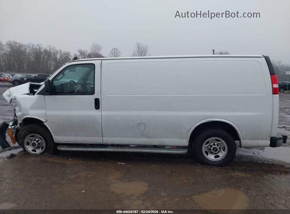1GTW7AFPXN1255725 2022 GMC SAVANA CARGO White 360 interior view