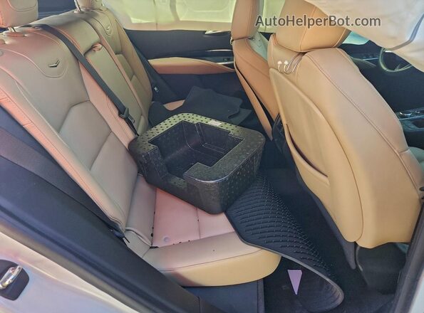 1GYAZAR48RF120896 2024 CADILLAC XT4 White Вид задньої частини салону