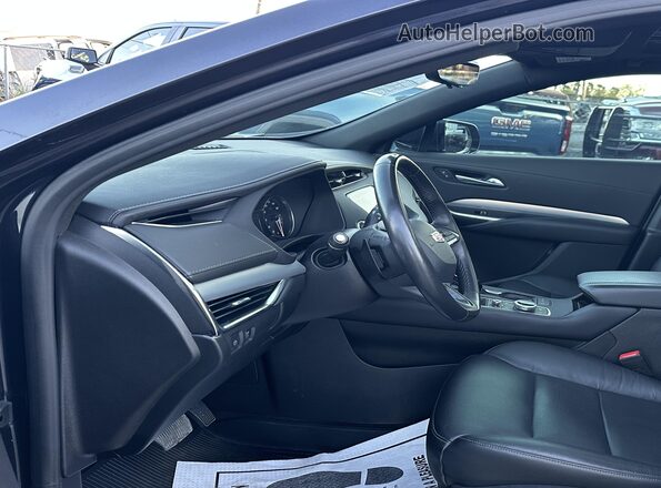 1GYFZDR43PF174188 2023 CADILLAC XT4 Black ხელსაწყოთა პანელის ხედი