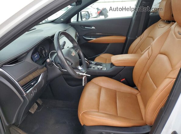 1GYFZDR49NF170921 2022 CADILLAC XT4 White Вид салону спереду