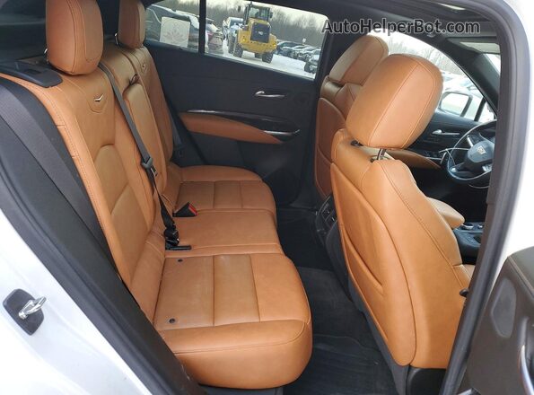 1GYFZDR49NF170921 2022 CADILLAC XT4 White Вид задньої частини салону