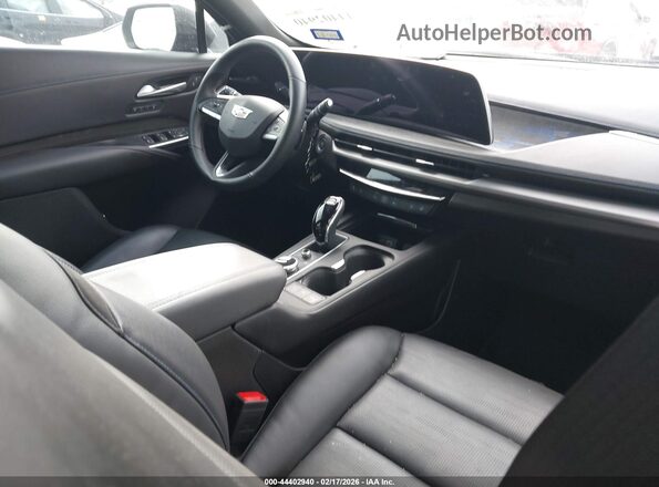 1GYFZER42SF160670 2025 CADILLAC XT4 Черный Вид салона спереди
