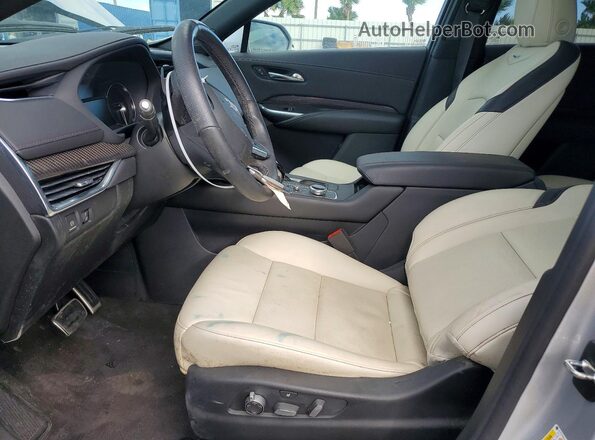 1GYFZFR41LF137789 2020 CADILLAC XT4 Silver Vista interior delantera