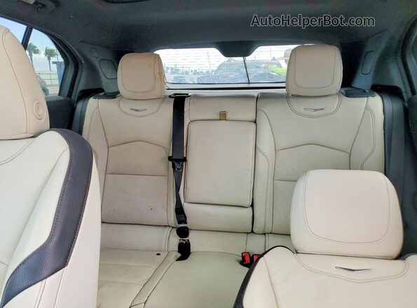 1GYFZFR41LF137789 2020 CADILLAC XT4 Silver Vista de los asientos traseros
