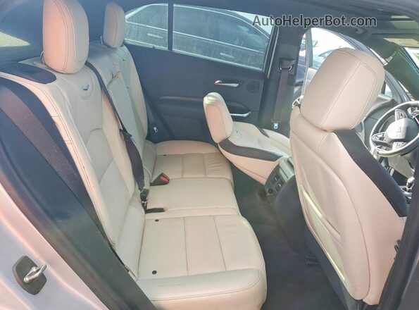 1GYFZFR41LF137789 2020 CADILLAC XT4 Silver Vista interior trasera