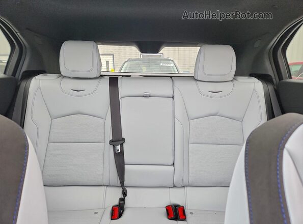 1GYFZFR43RF171516 2024 CADILLAC XT4 Blue Widok tylnych siedzeń