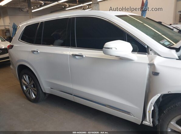 1GYKPCRS3NZ142303 2022 CADILLAC OTHER White Սալոնի հետևի տեսք