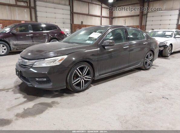 1HGCR3F92HA031302 2017 HONDA ACCORD Brown Передня ліва чверть