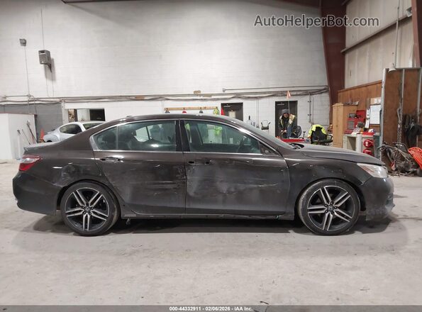 1HGCR3F92HA031302 2017 HONDA ACCORD Brown Вид задньої частини салону