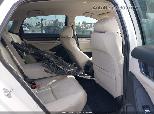 1HGCV1F11JA045868 2018 HONDA ACCORD White VIN կոդի պիտակի տեսք