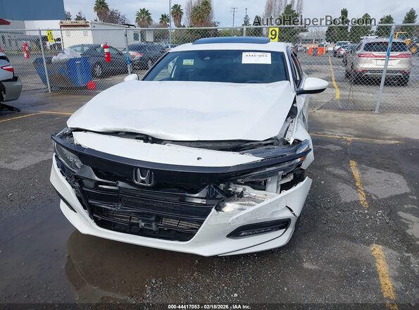 1HGCV2E35JA044067 2018 HONDA ACCORD Белый Вид спереди