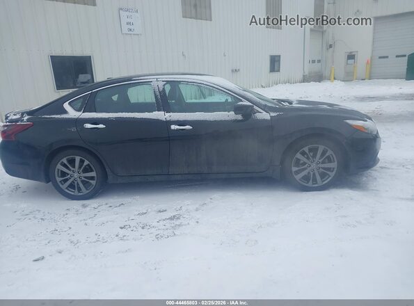 1N4AL3AP4JC236438 2018 NISSAN ALTIMA Black Rear interior view