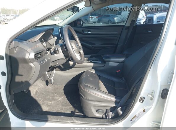 1N4AL4CV3MN363417 2021 NISSAN ALTIMA White Widok wnętrza z przodu