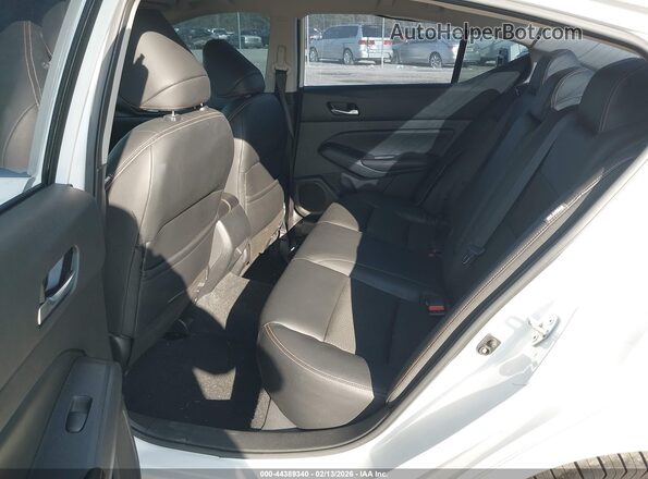 1N4AL4CV3MN363417 2021 NISSAN ALTIMA White Widok naklejki z numerem VIN