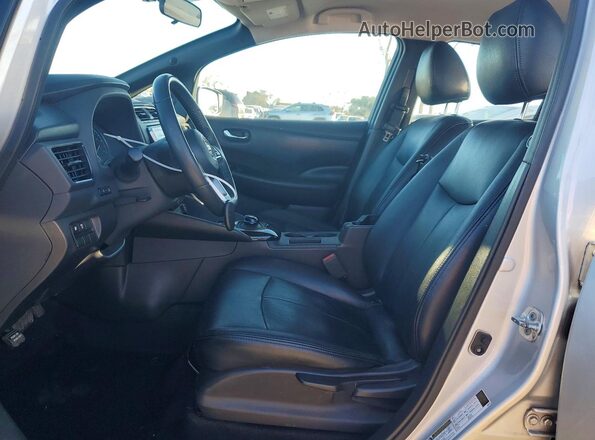 1N4AZ1CP8JC304370 2018 NISSAN LEAF Silver Vista interior delantera