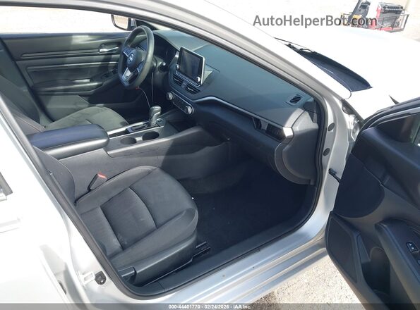 1N4BL4BV4KC166366 2019 NISSAN ALTIMA Silver Front interior view