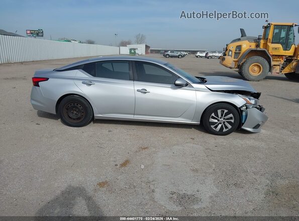 1N4BL4BV4KC166366 2019 NISSAN ALTIMA Silver Rear interior view