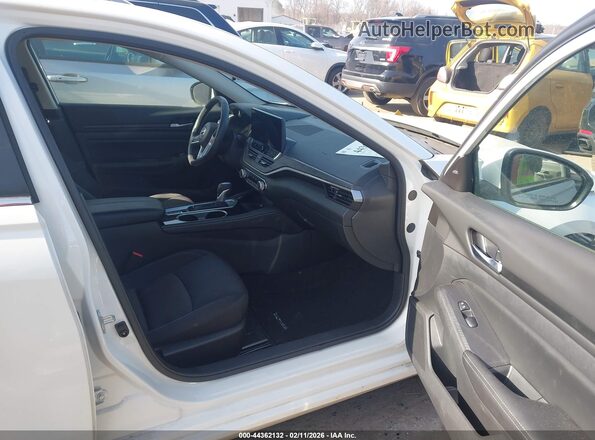 1N4BL4DV0RN357777 2024 NISSAN ALTIMA White Widok wnętrza z przodu