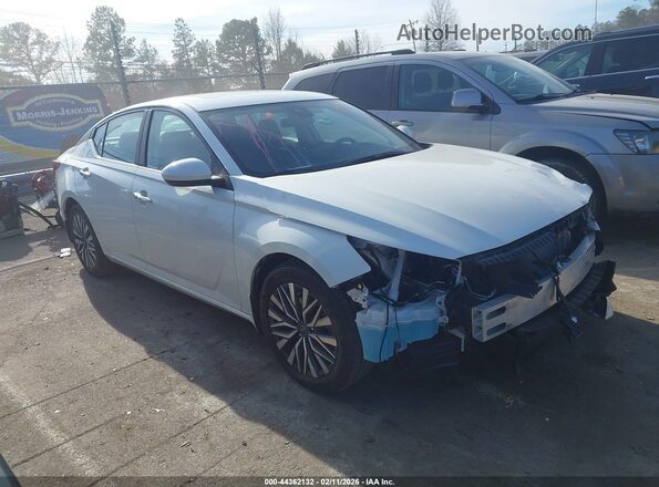 1N4BL4DV0RN357777 2024 NISSAN ALTIMA White Widok wnętrza z tyłu
