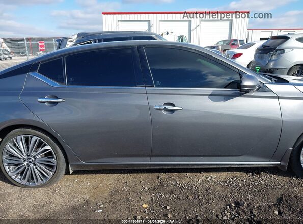 1N4BL4EV5SN382341 2025 NISSAN ALTIMA Gray Սալոնի հետևի տեսք