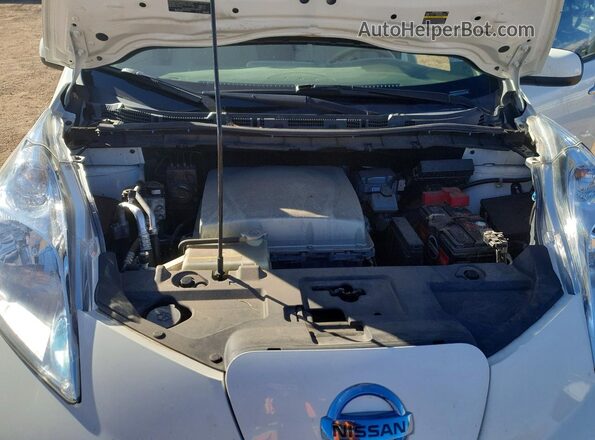 1N4BZ0CP2GC300144 2016 NISSAN LEAF White Vista interior trasera