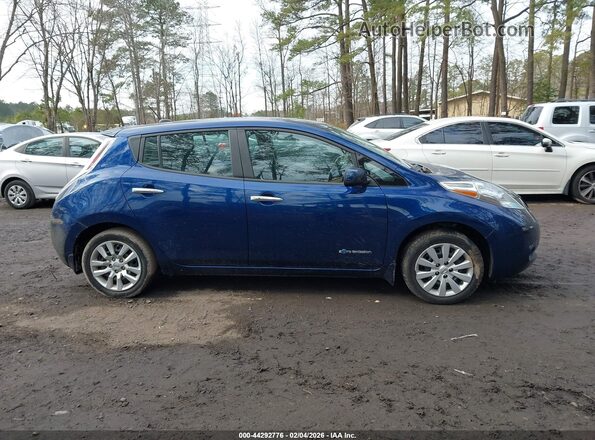 1N4BZ0CP8HC310873 2017 NISSAN LEAF Blue Rear interior view