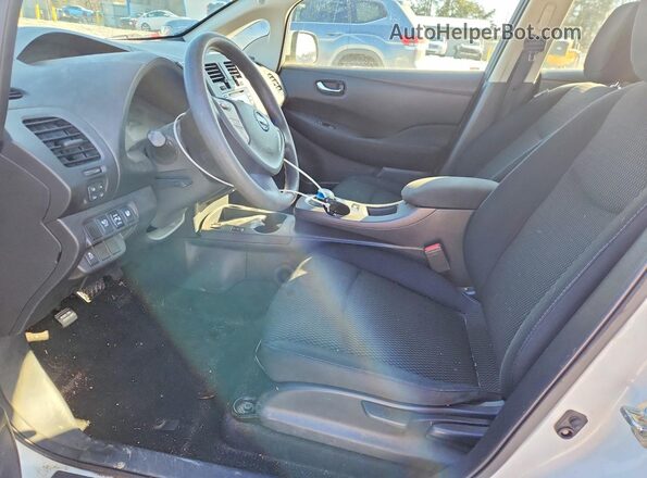 1N4BZ0CP9HC310977 2017 NISSAN LEAF White Front interior view