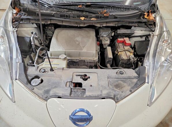 1N4BZ0CPXHC311880 2017 NISSAN LEAF White Սալոնի հետևի տեսք