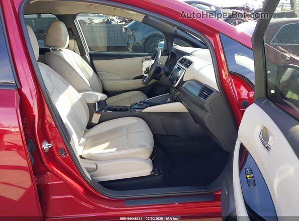 1N4BZ1CP8KC317304 2019 NISSAN LEAF Красный Вид салона спереди