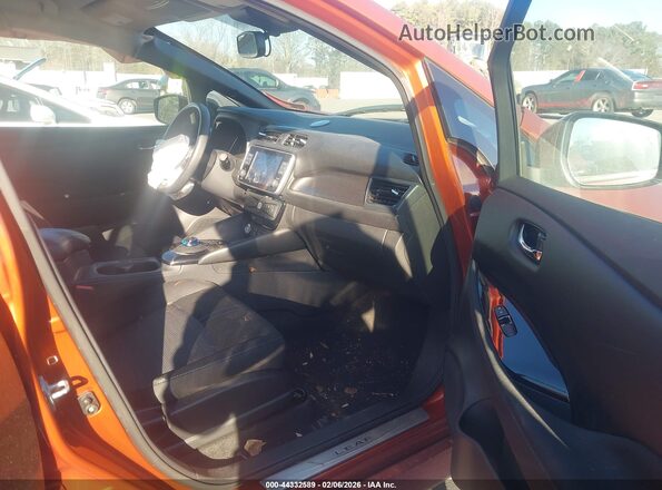 1N4BZ1CV2NC557774 2022 NISSAN LEAF Orange Вид салону спереду