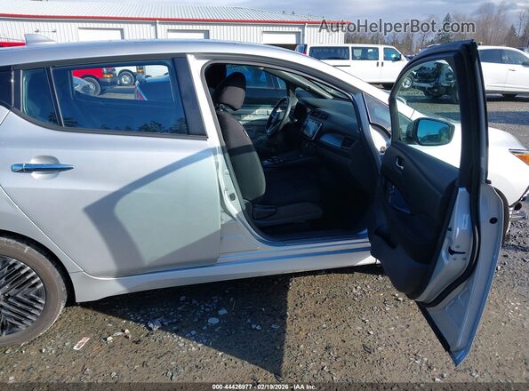 1N4CZ1CV2RC551743 2024 NISSAN LEAF Серый Вид салона спереди