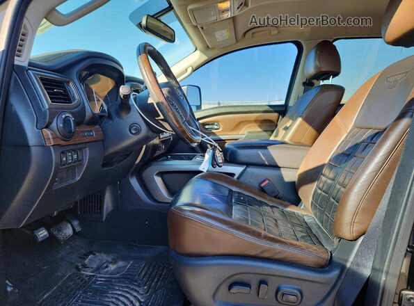 1N6BA1F28GN504987 2016 NISSAN TITAN Черный Вид салона спереди