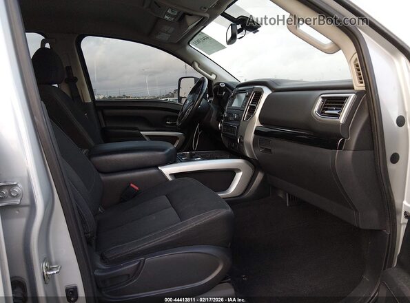 1N6BA1F2XGN500570 2016 NISSAN TITAN XD Silver Vista interior delantera