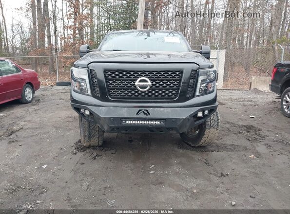 1N6BA1F46JN520520 2018 NISSAN TITAN XD Черный Вид щитка приборов