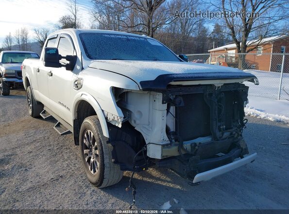 1N6BA1F49HN550296 2017 NISSAN TITAN XD White Widok z przodu