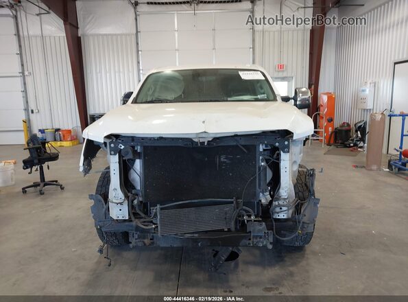 1N6BA1F49JN520186 2018 NISSAN TITAN XD White Widok wnętrza z tyłu