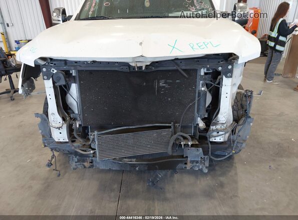 1N6BA1F49JN520186 2018 NISSAN TITAN XD White Widok z przodu